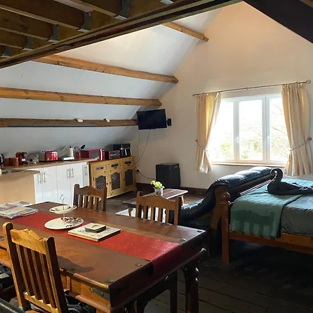 別荘 Spacious, Rustic Space For 2 Persons *