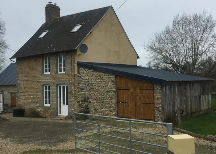 Spacious, Rustic Space For 2 Persons * Saint-Cyr-du-Bailleul