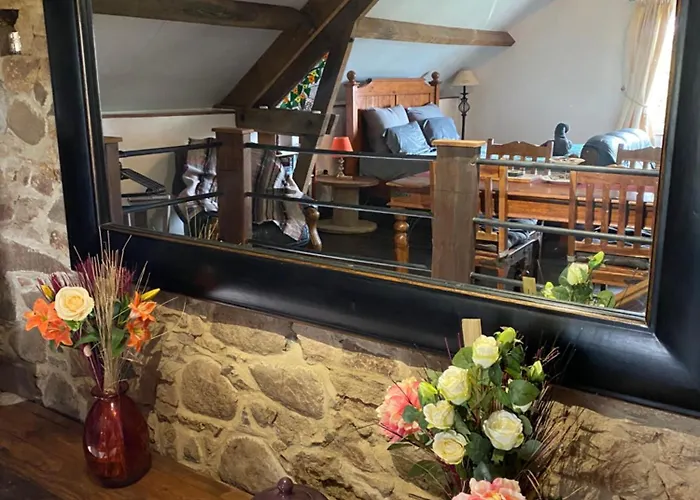 Spacious, Rustic Space For 2 Persons Vakantiehuis Saint-Cyr-du-Bailleul